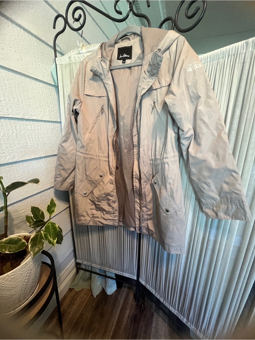 Lightweight Hooded Anorak Jacket in Light Gray
